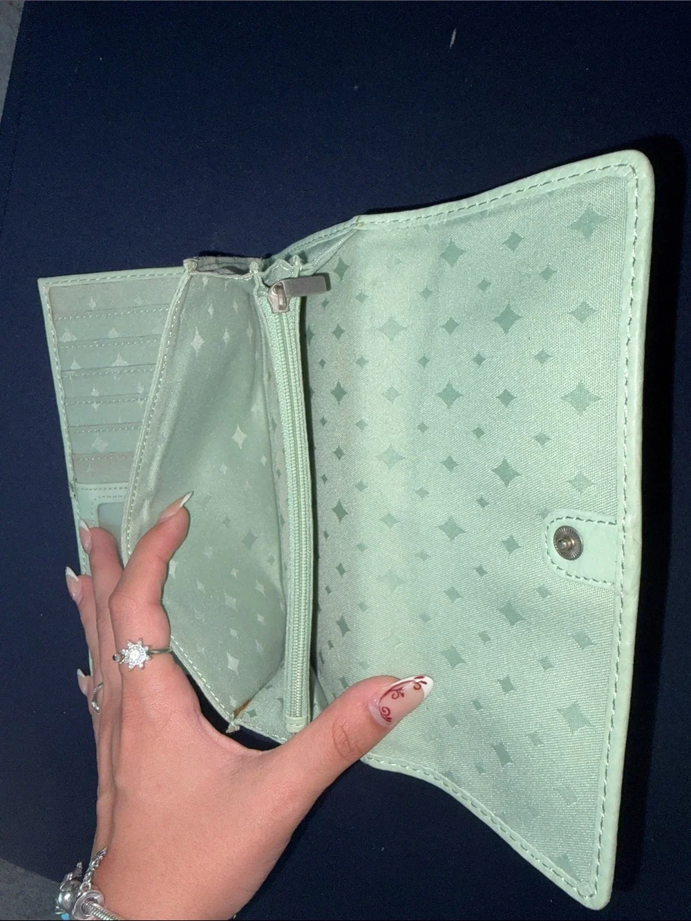Fossil Mint Green Leather Bifold Wallet with Silver Zipper - Picture 4 of 4